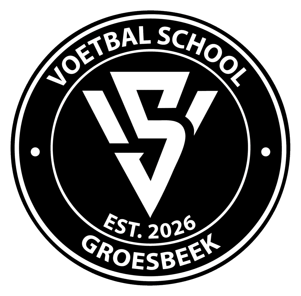 Voetbalschool Groesbeek logo met sportieve uitstraling, gericht op jeugdvoetbaltraining en ontwikkeling in Groesbeek, opgericht in 2026.
